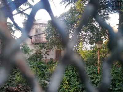 Un bassorilievo del Santo si intravede anche sulla facciata della ormai disabitata villa dell�artista, situata in stradella dell�Acquedotto: una traversa di corso De Gasperi